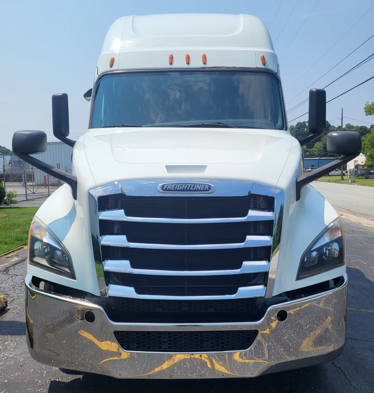 2020 Freightliner Cascadia in Jacksonville, FL — photo 2