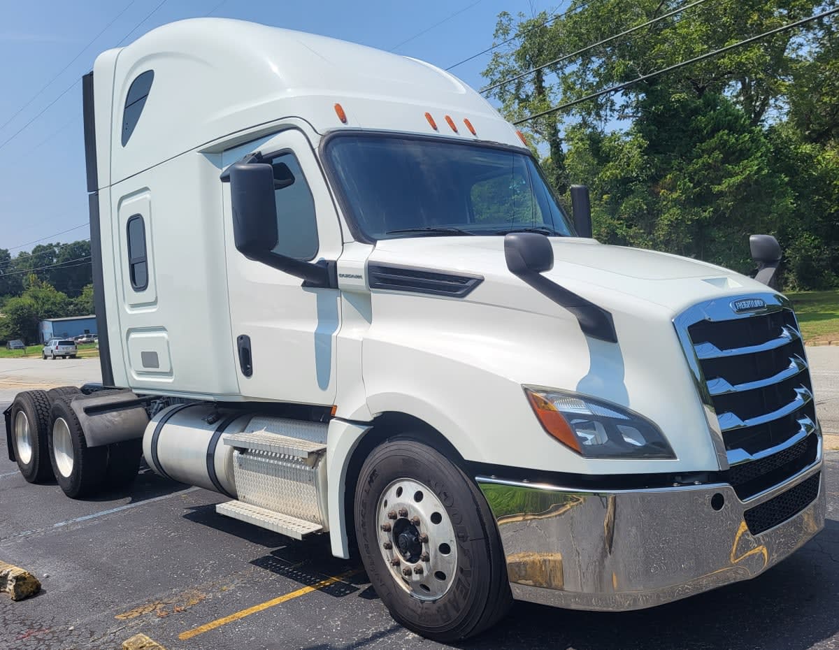 2020 Freightliner Cascadia in Jacksonville, FL — photo 3