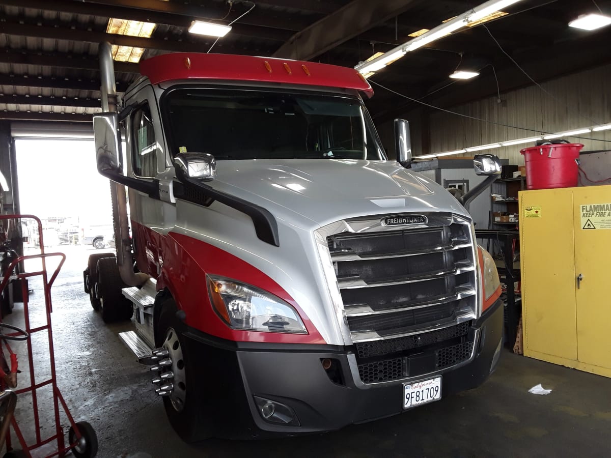 2020 Freightliner/Mercedes NEW CASCADIA 116 247419