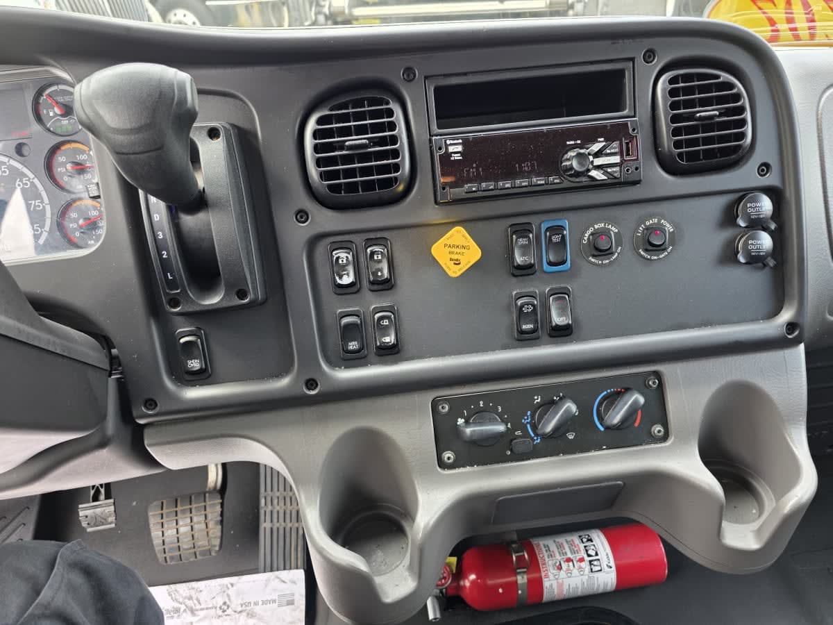 2020 Freightliner M2 106 247443