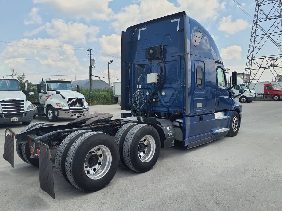 2020 Freightliner Cascadia in Indianapolis, IN — photo 4