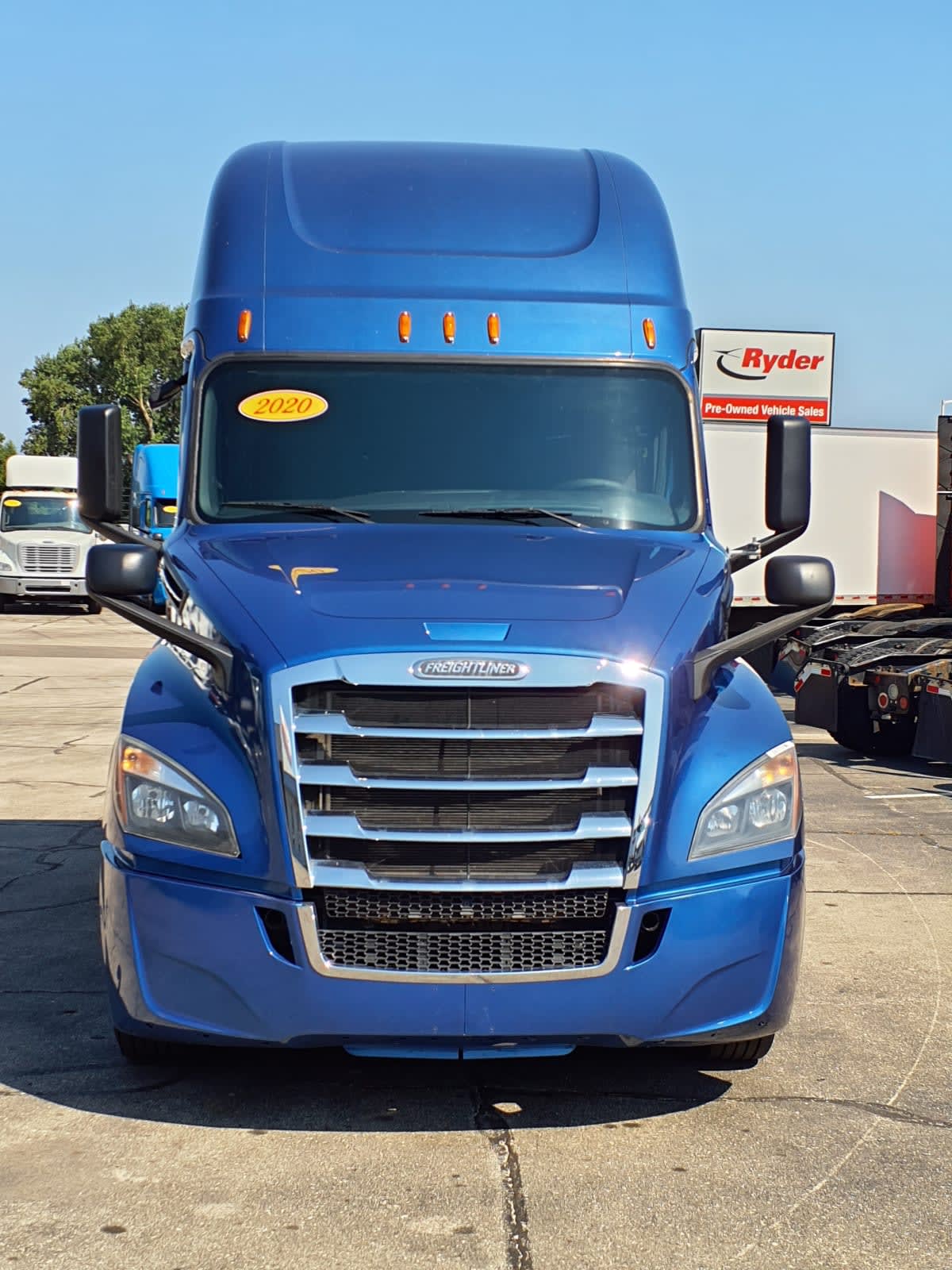 2020 Freightliner Cascadia in Oak Creek, WI — photo 2