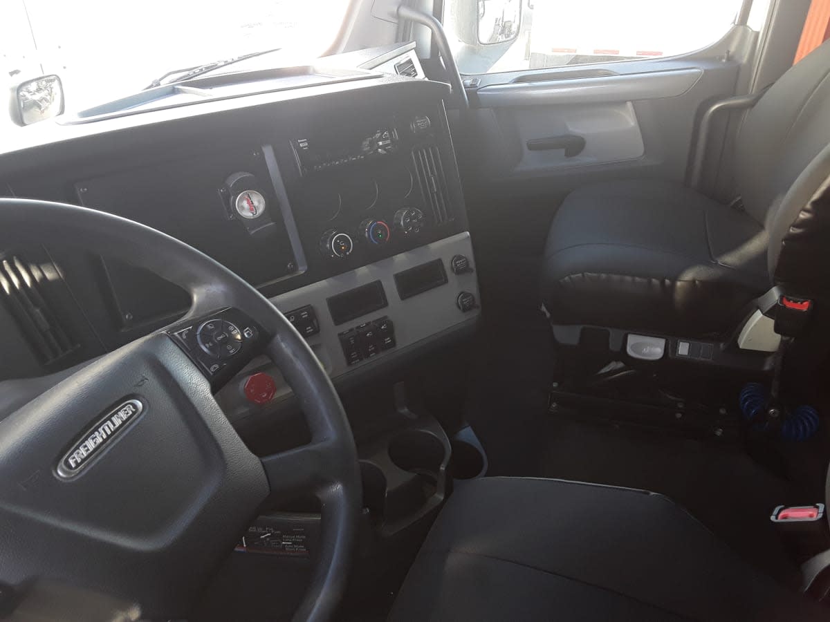 2020 Freightliner - image 13