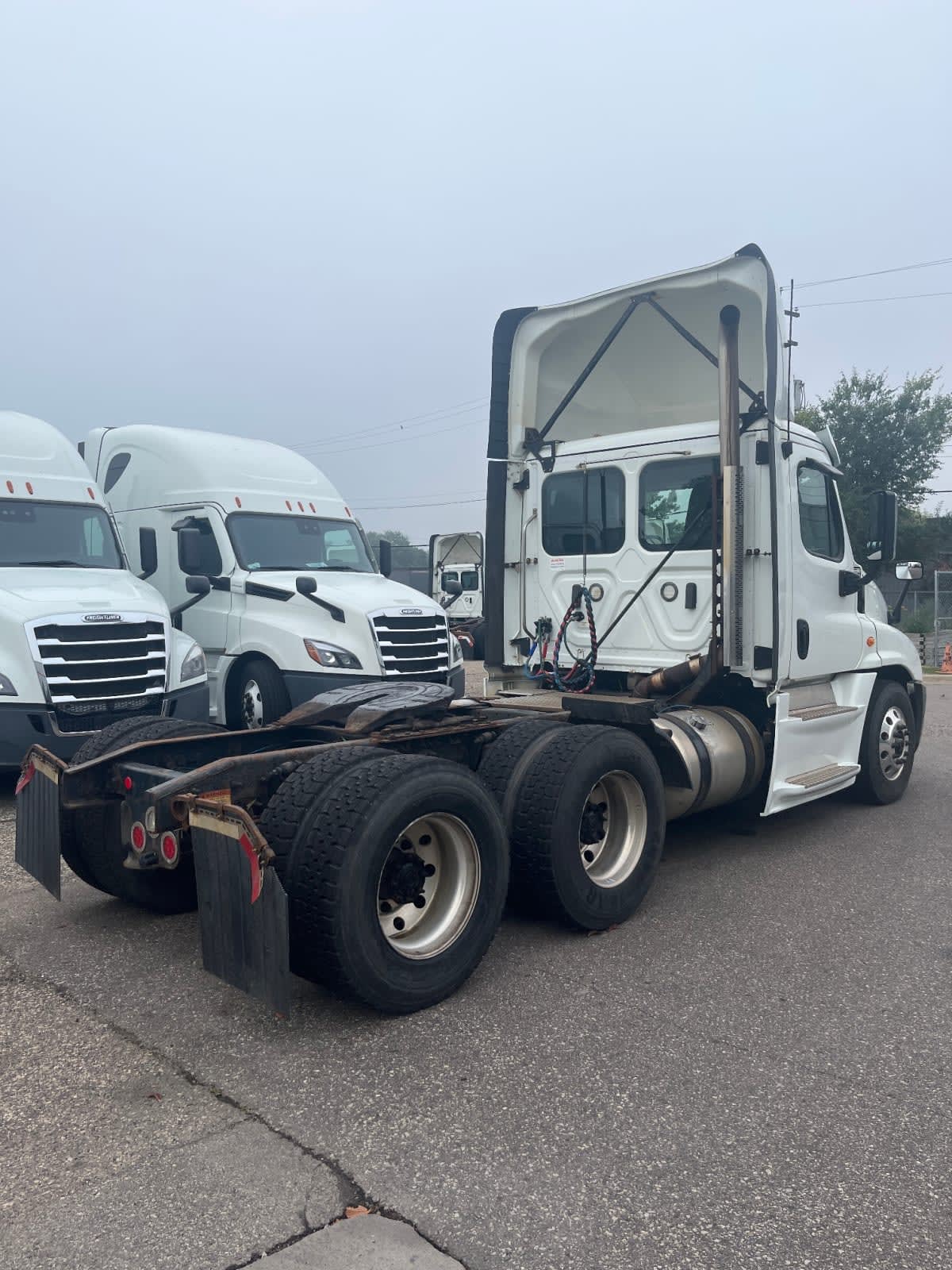 2020 Freightliner Cascadia in Minneapolis, MN — photo 4