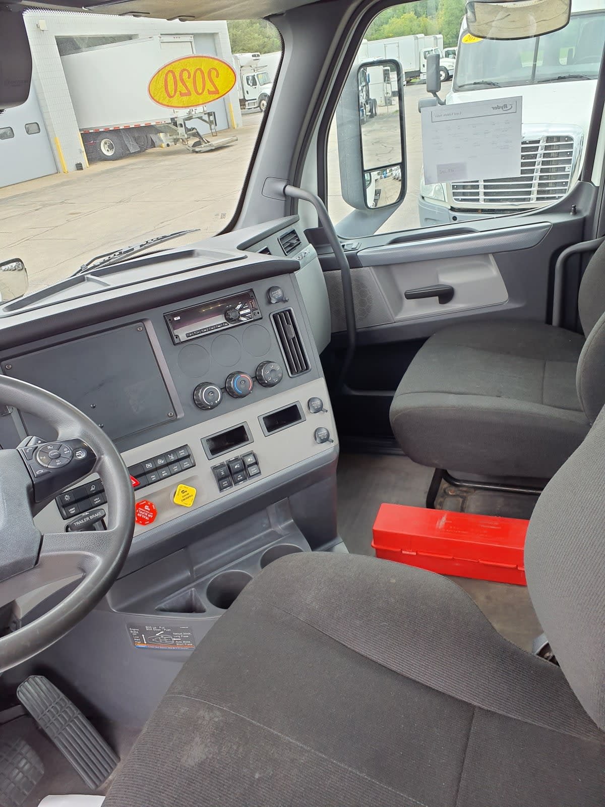 2020 Freightliner Cascadia in Oak Creek, WI — photo 7