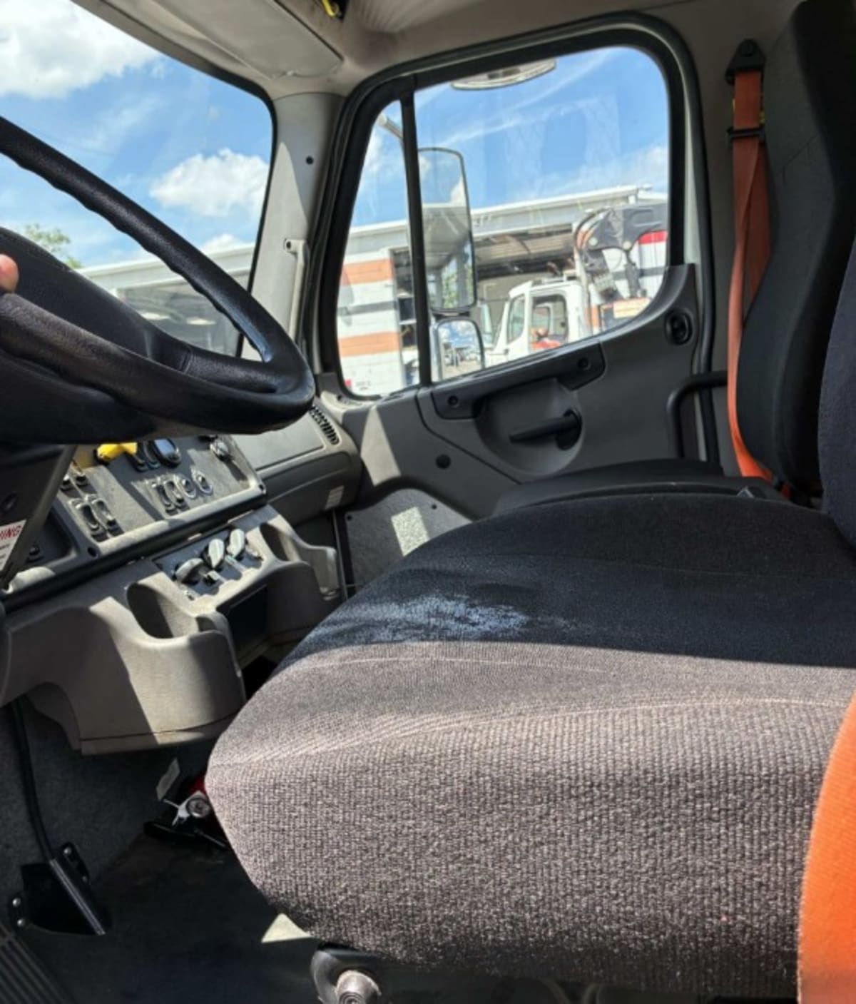 2020 Freightliner/Mercedes M2 106 249103