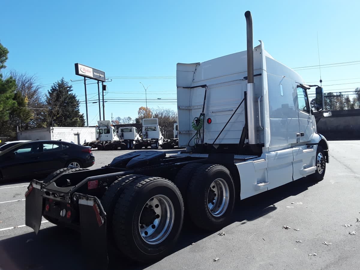 2020 Volvo - image 10