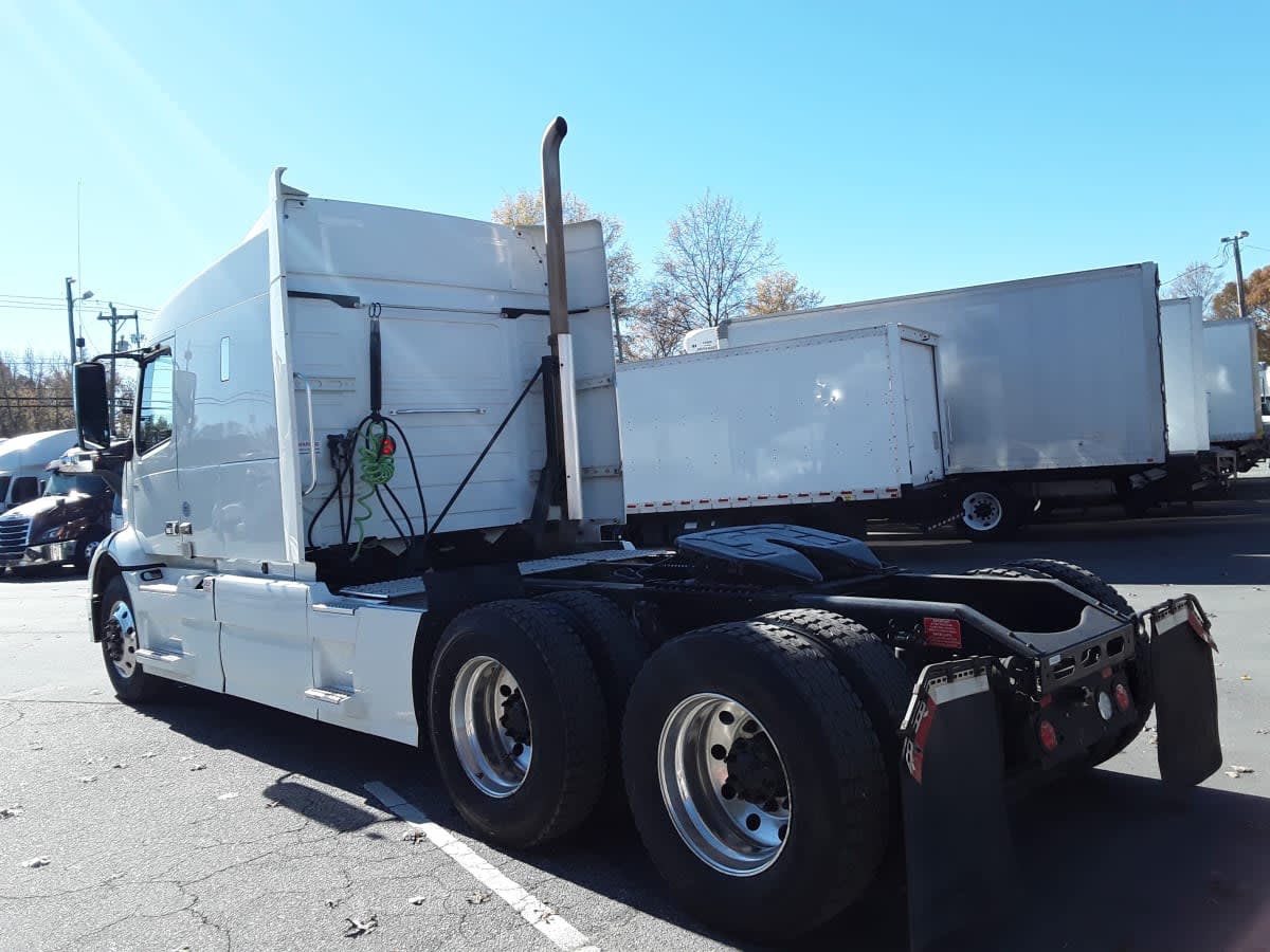 2020 Volvo - image 11