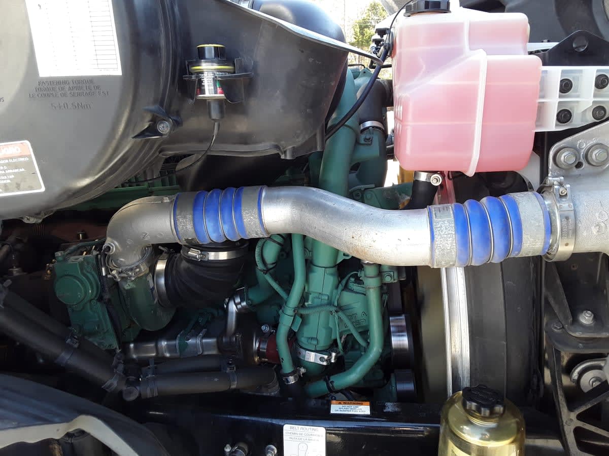 2020 Volvo - image 4