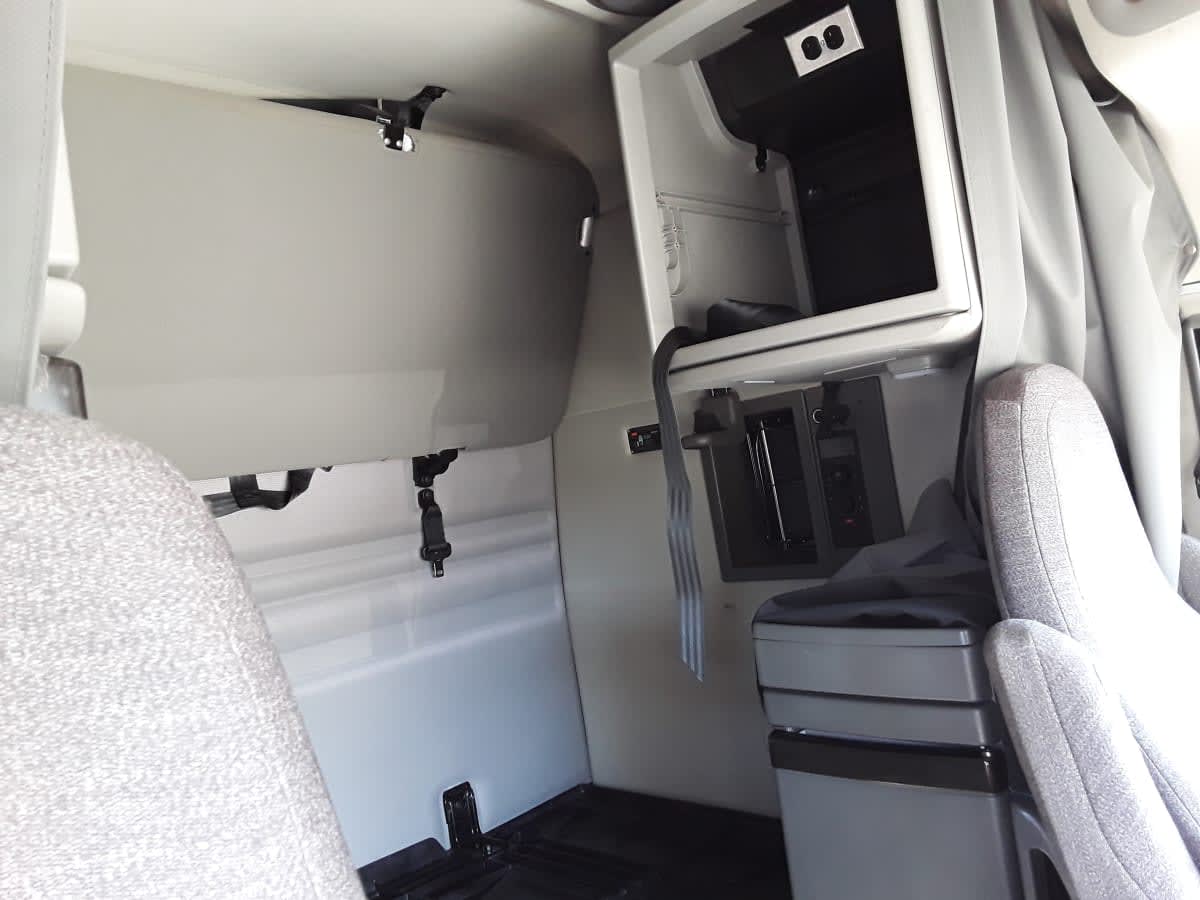 2020 Volvo - image 7