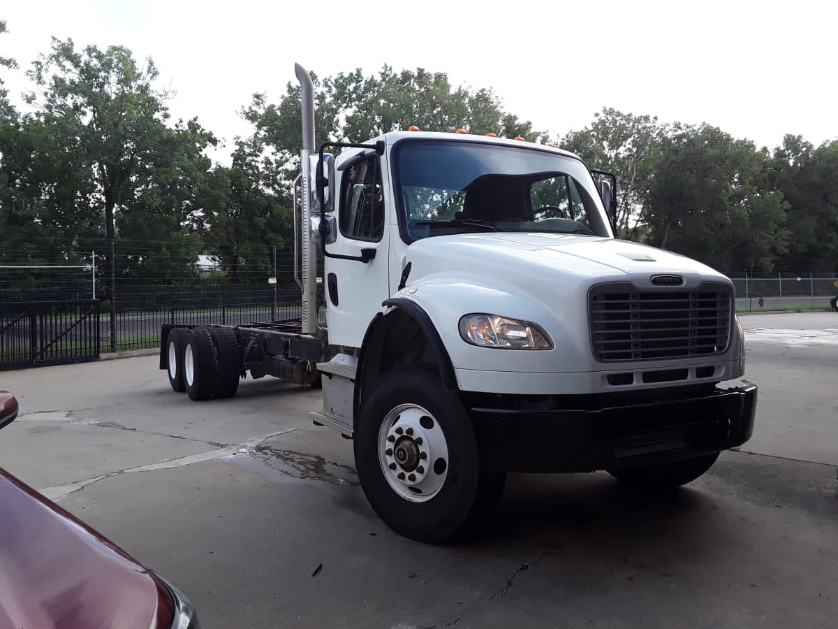 2020 Freightliner M2 106 in Kansas City, MO — photo 3