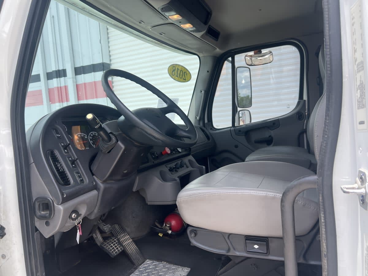 2018 Freightliner M2 106 - image 7