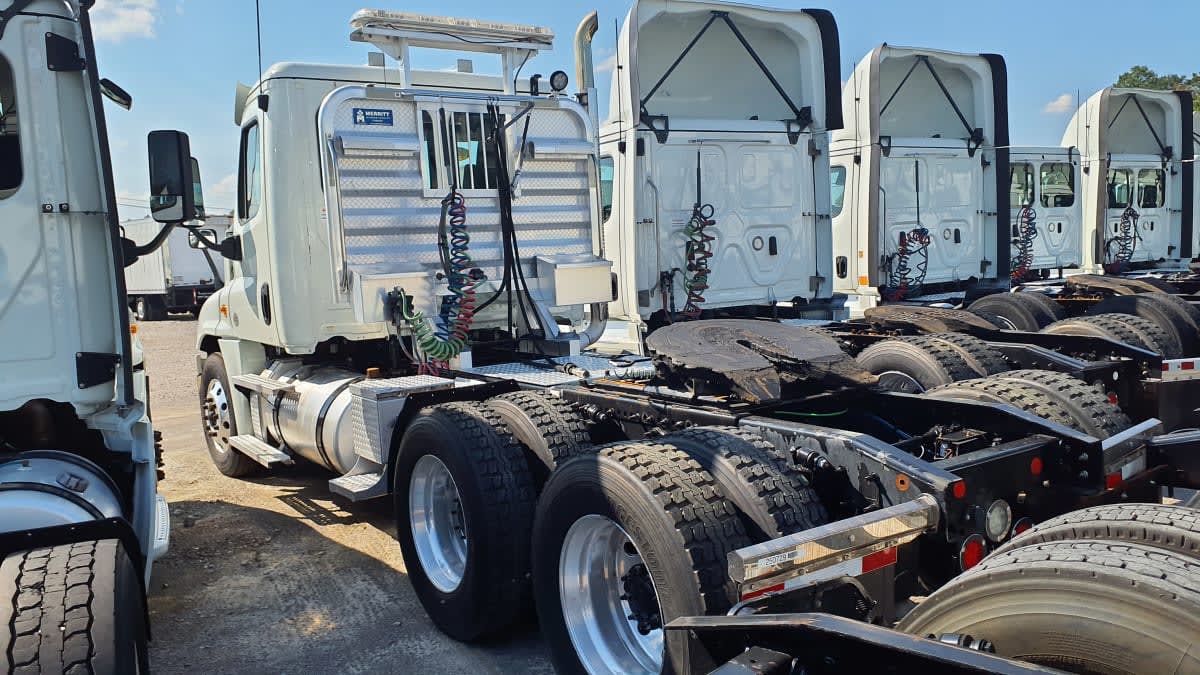 2020 Freightliner Cascadia in Birmingham, AL — photo 6