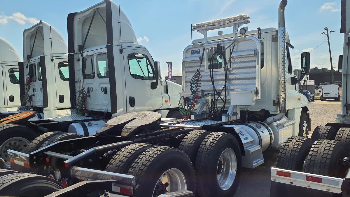 2020 Freightliner Cascadia in Birmingham, AL — photo 4