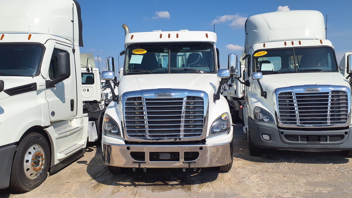 2020 Freightliner Cascadia in Birmingham, AL — photo 2