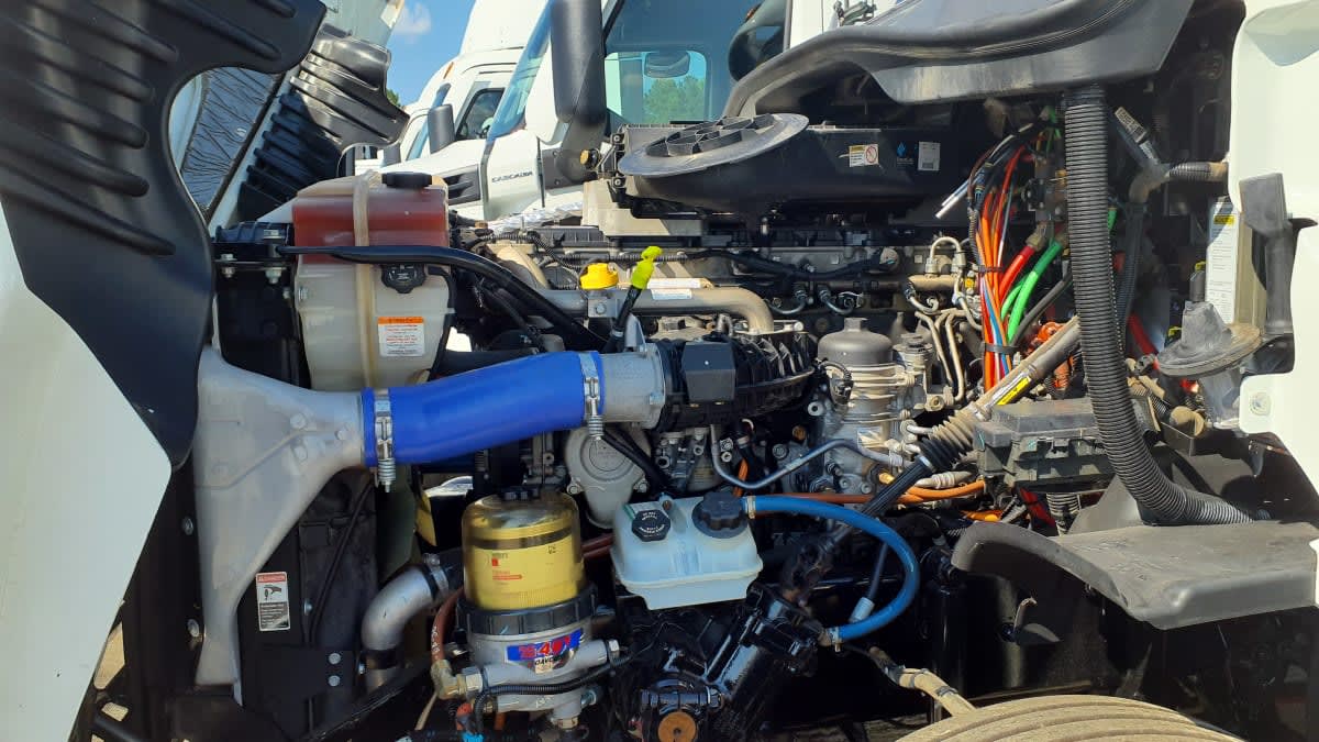 2020 Freightliner Cascadia in Birmingham, AL — photo 8