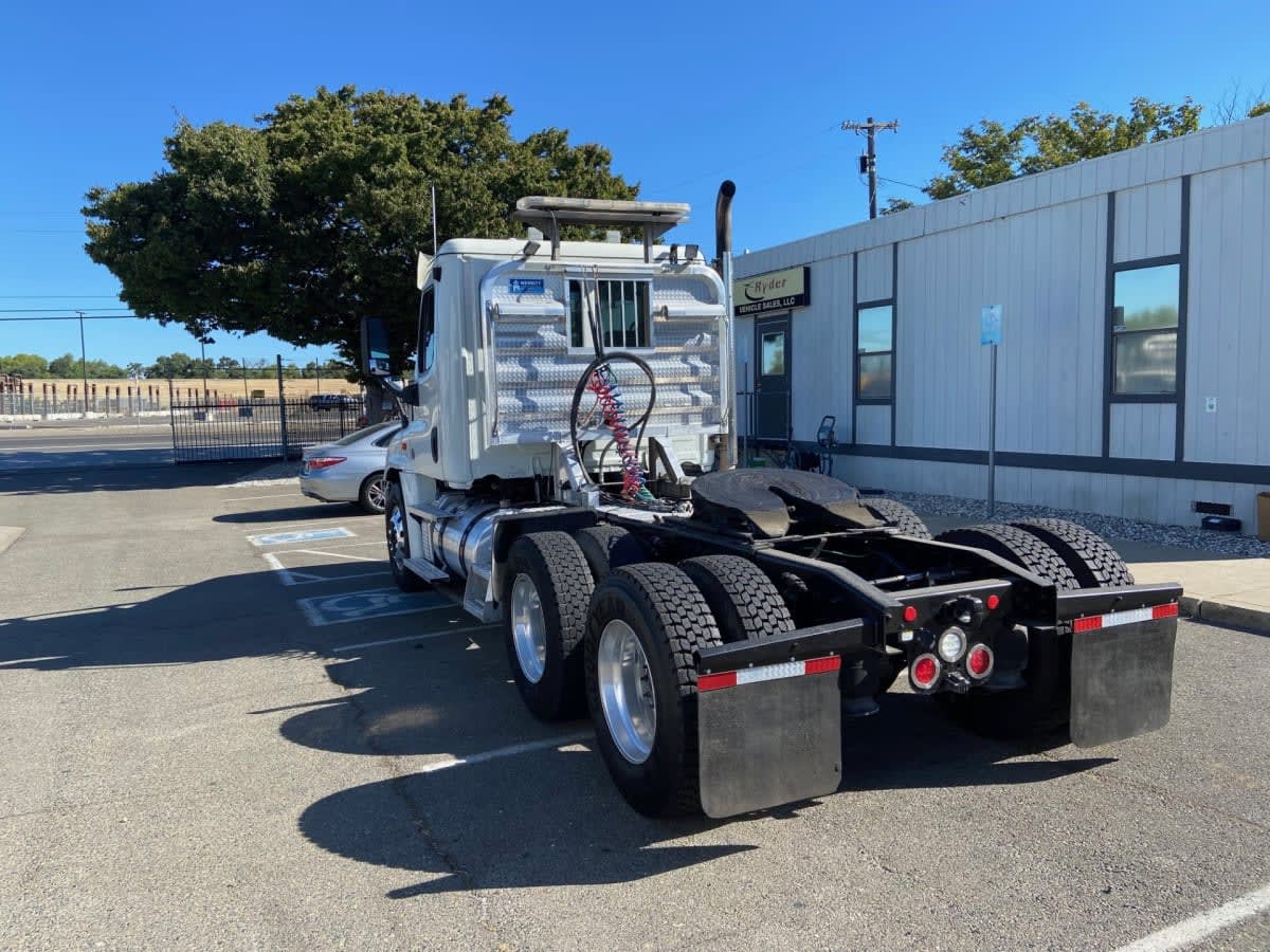 2020 Freightliner Cascadia in West Sacramento, CA — photo 6