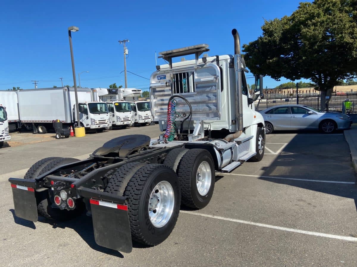 2020 Freightliner Cascadia in West Sacramento, CA — photo 4