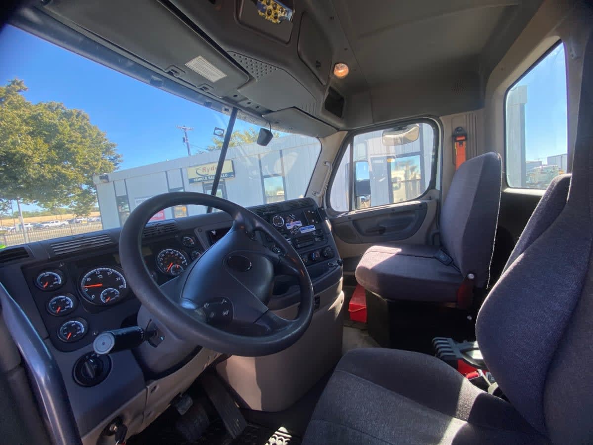 2020 Freightliner Cascadia in West Sacramento, CA — photo 7