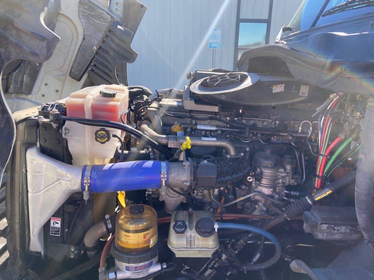 2020 Freightliner Cascadia in West Sacramento, CA — photo 8