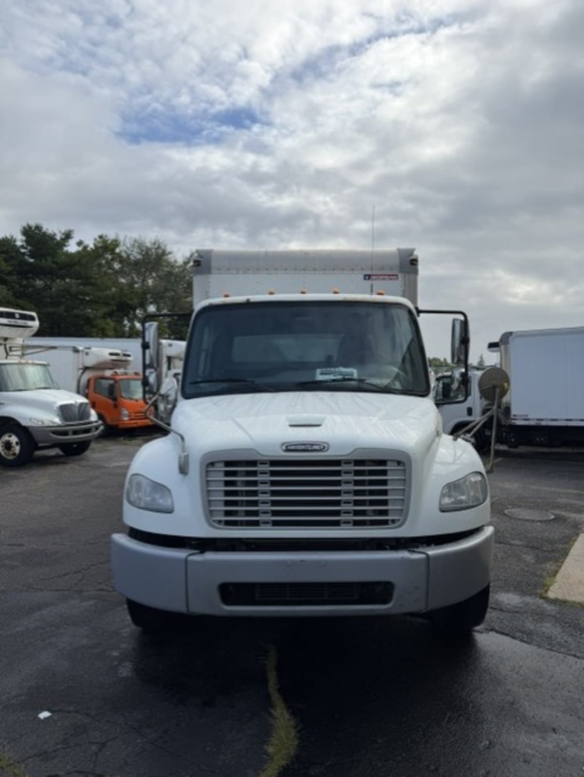 2020 Freightliner M2 106 in Farmingdale, NY — photo 2