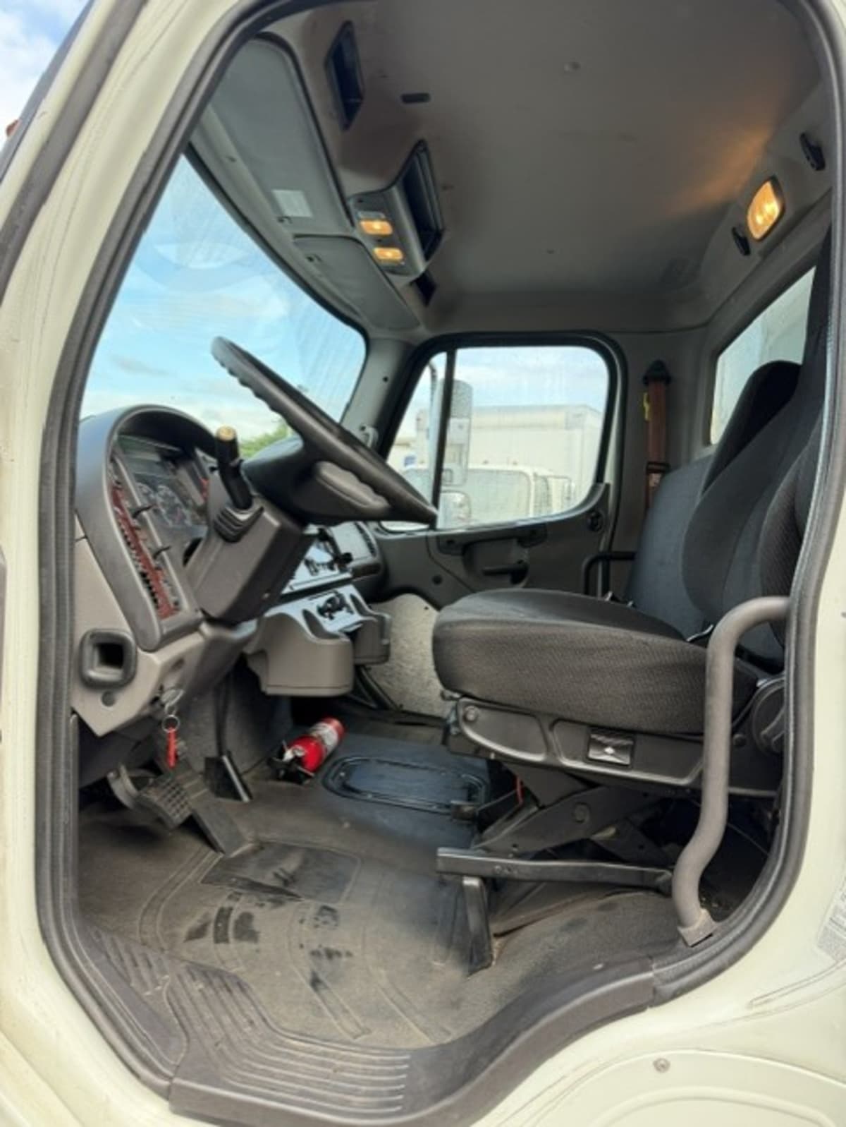 2020 Freightliner M2 106 in Farmingdale, NY — photo 7