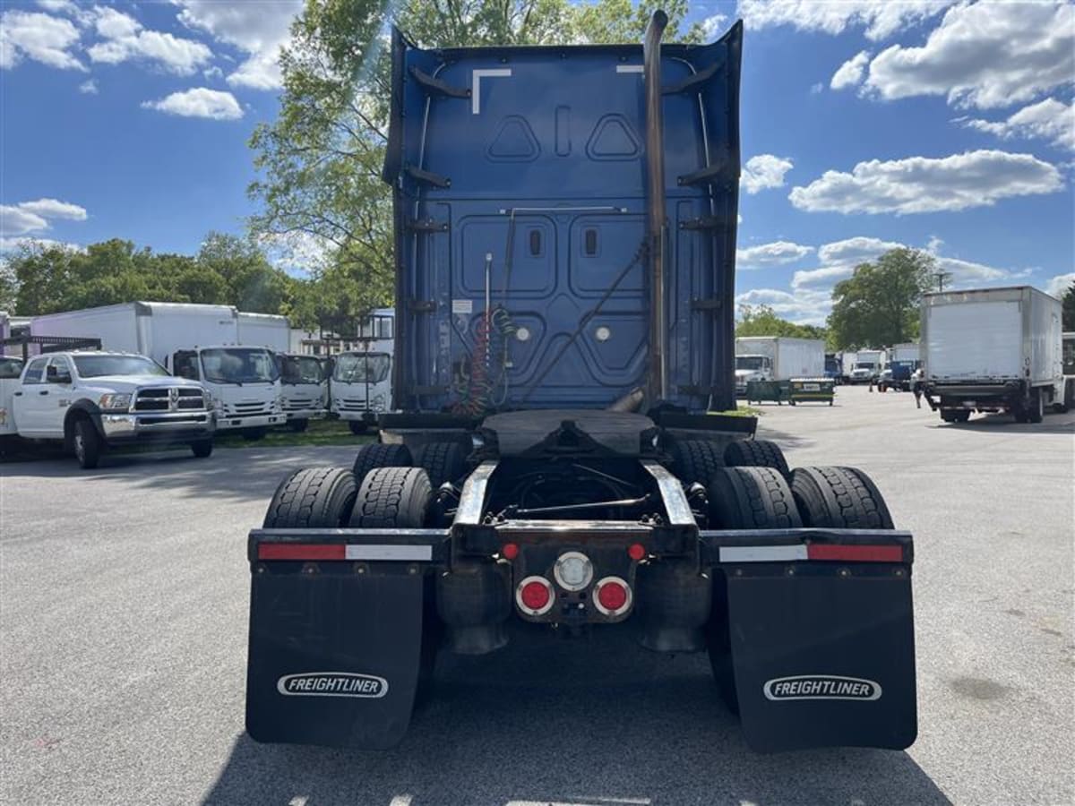 2020 Freightliner Cascadia in Beltsville, MD — photo 5