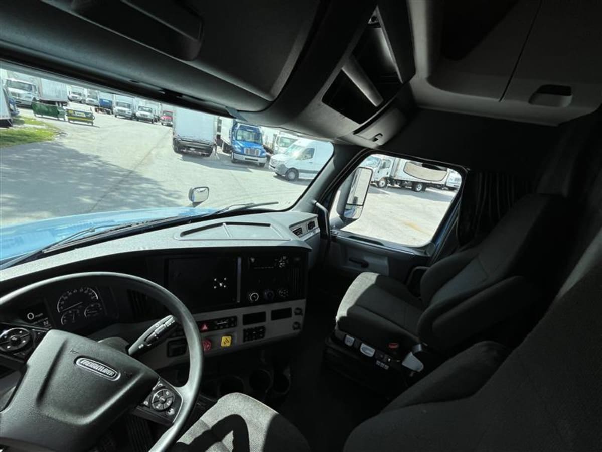 2020 Freightliner Cascadia in Beltsville, MD — photo 7