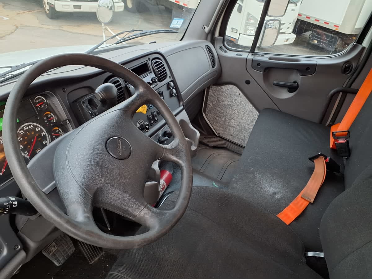 2020 Freightliner/Mercedes M2 106 251521