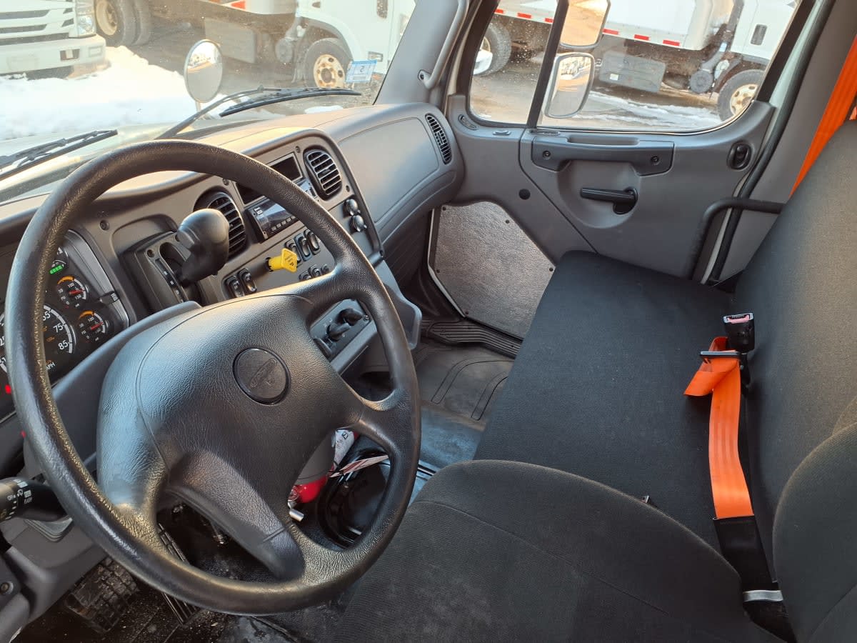 2020 Freightliner/Mercedes M2 106 251927