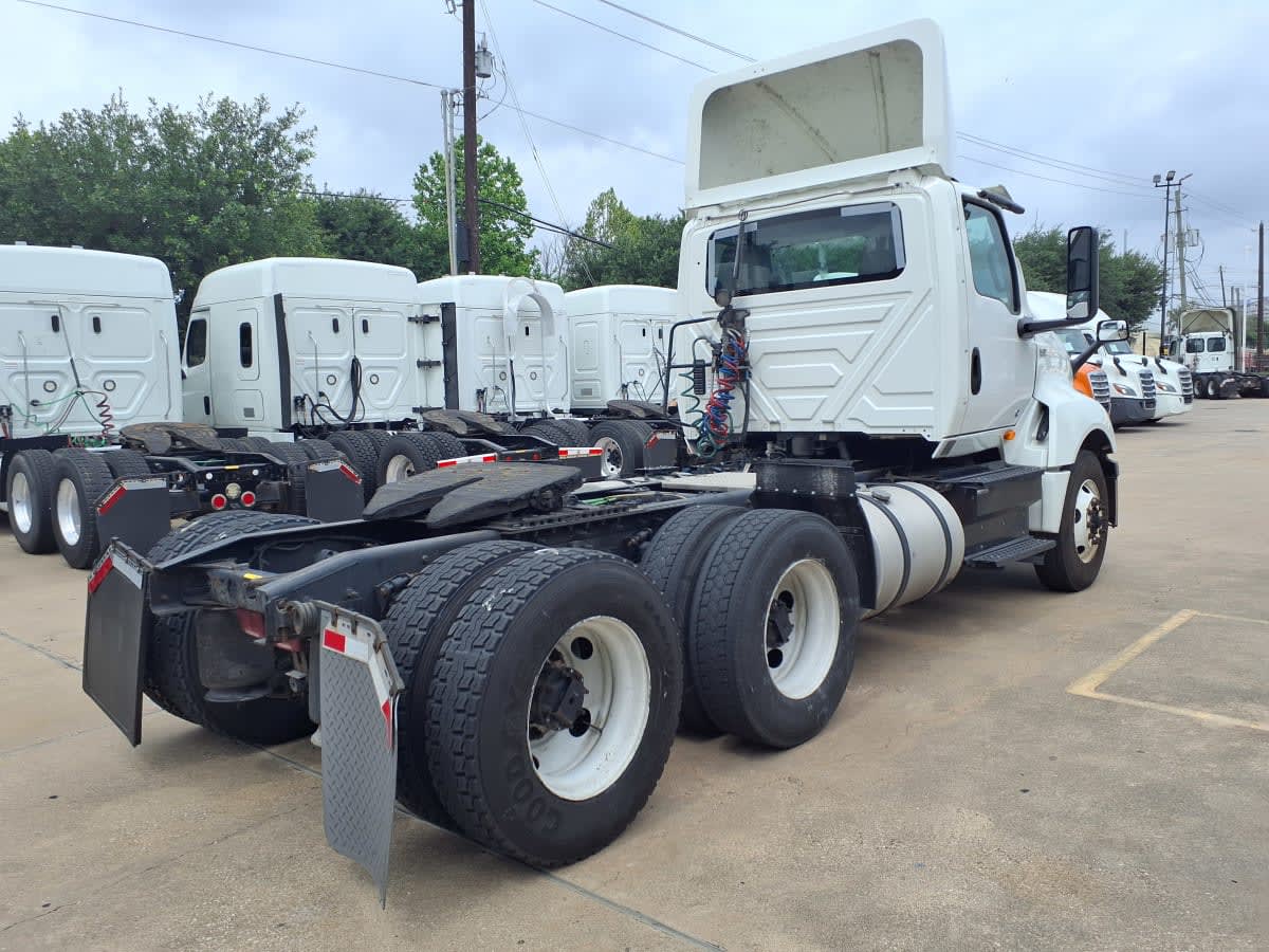 2020 Navistar International LT625 DAYCAB T/A 252156