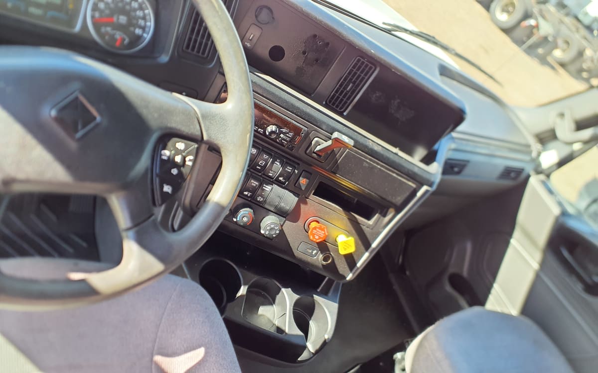 2020 International - image 7