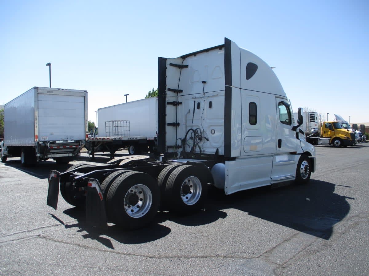 2021 Freightliner - image 4