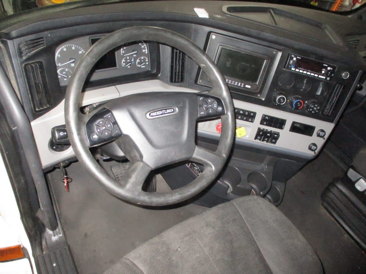 2021 Freightliner - image 7