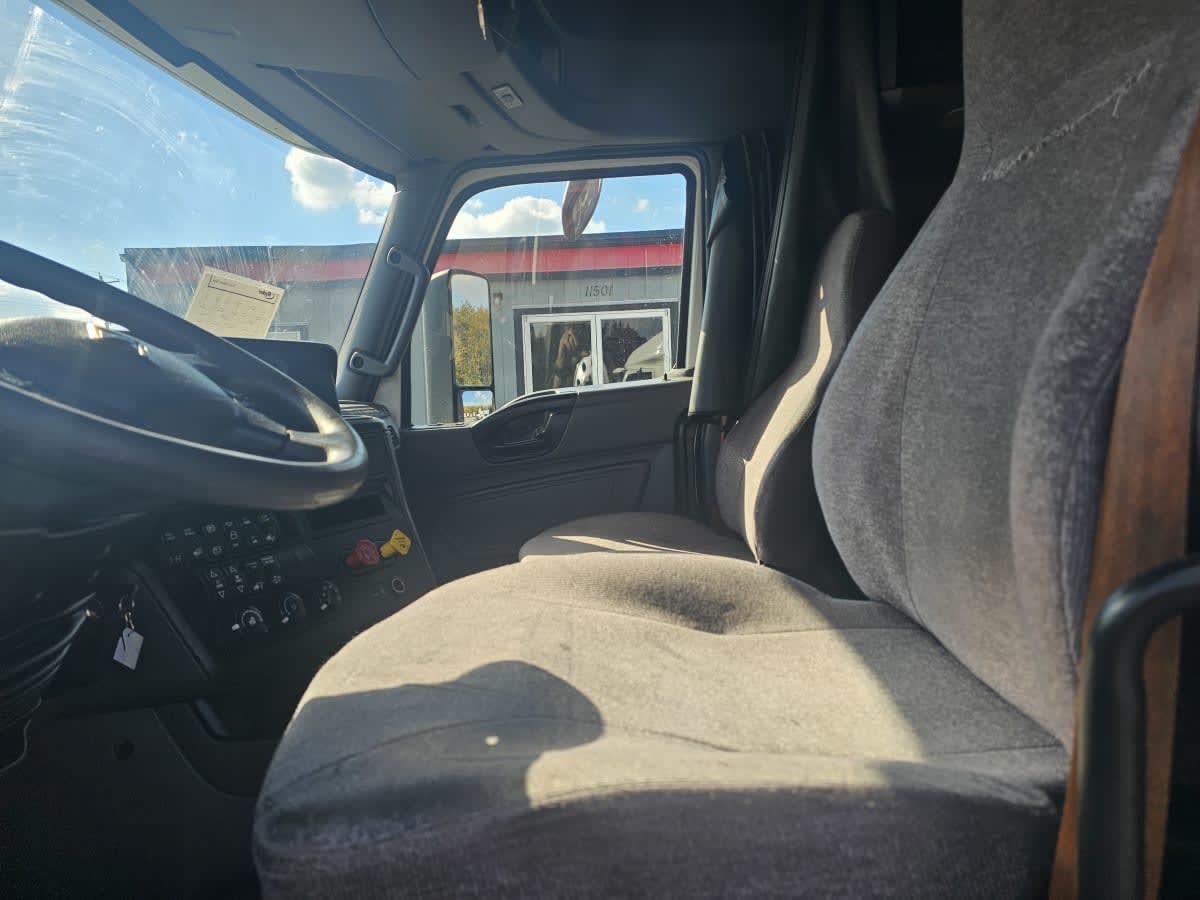 2020 International - image 13