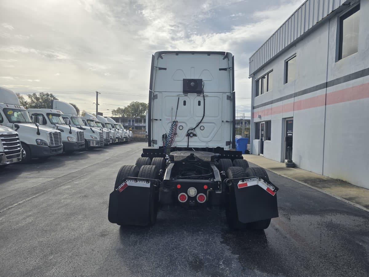 2021 Freightliner - image 5