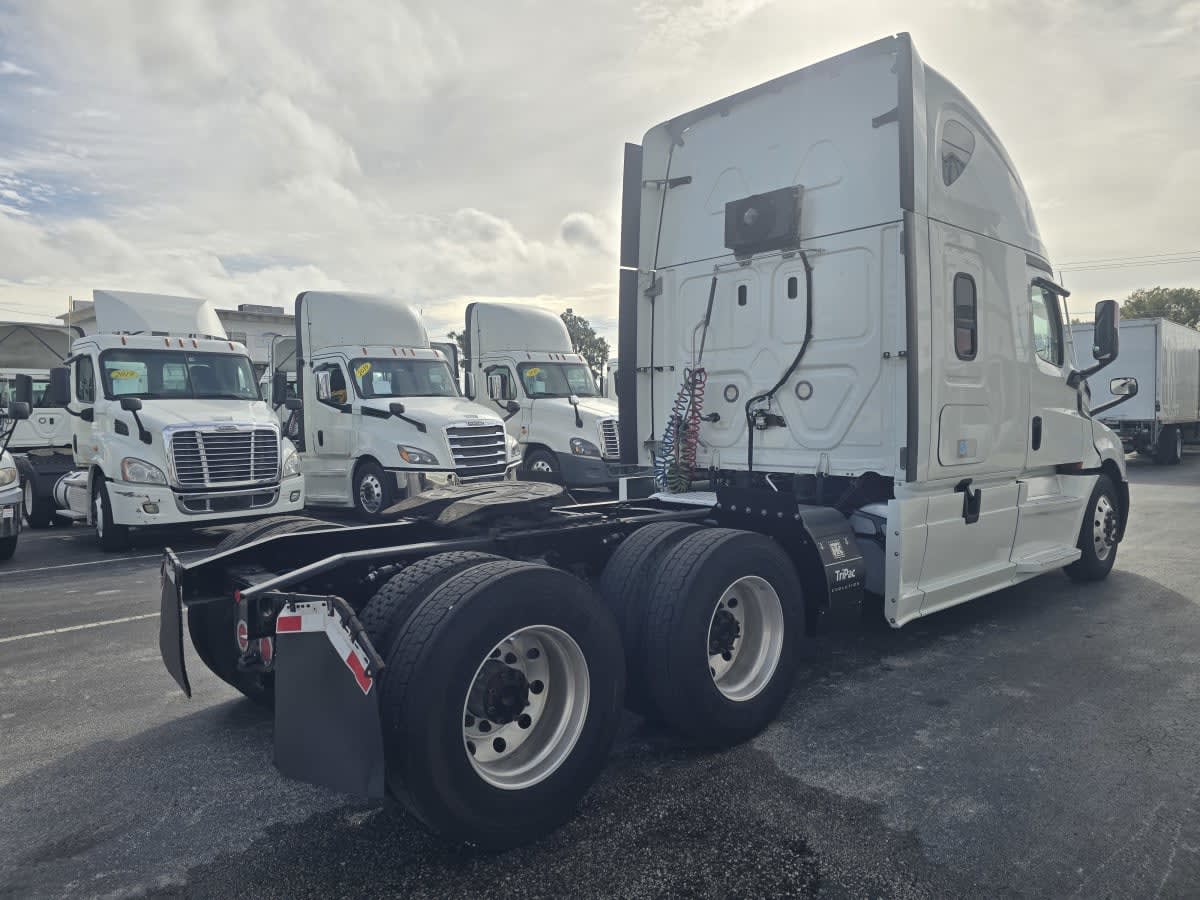 2021 Freightliner - image 6