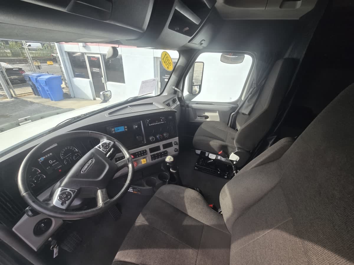 2021 Freightliner - image 7