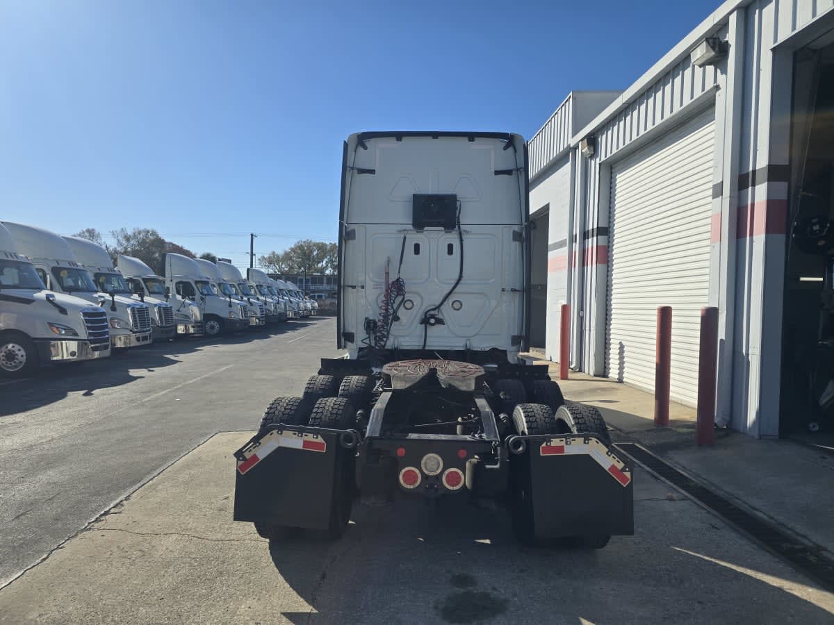 2021 Freightliner - image 5