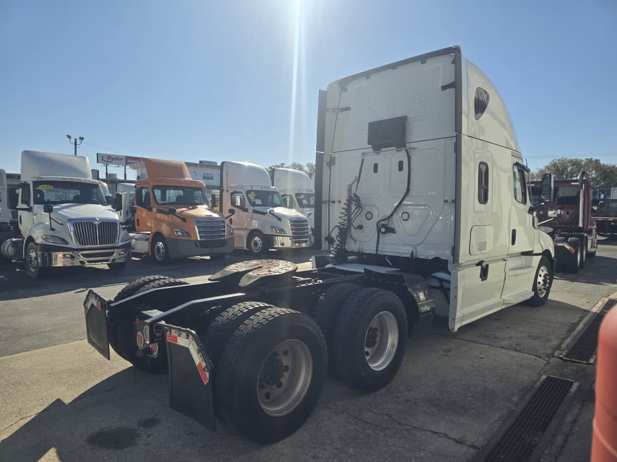 2021 Freightliner - image 6