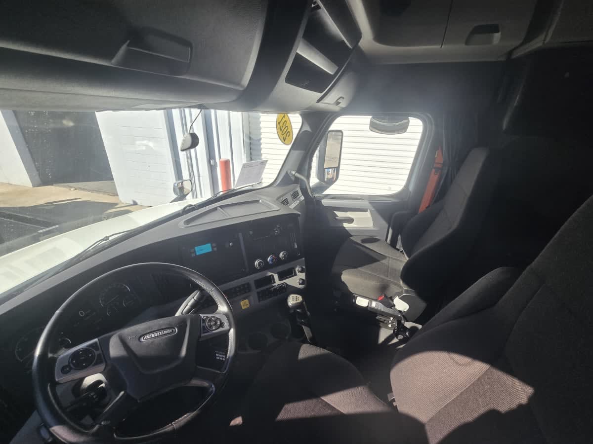 2021 Freightliner - image 7