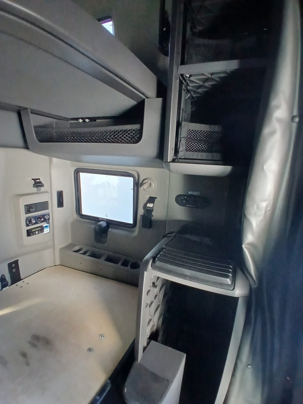 2020 International - image 14