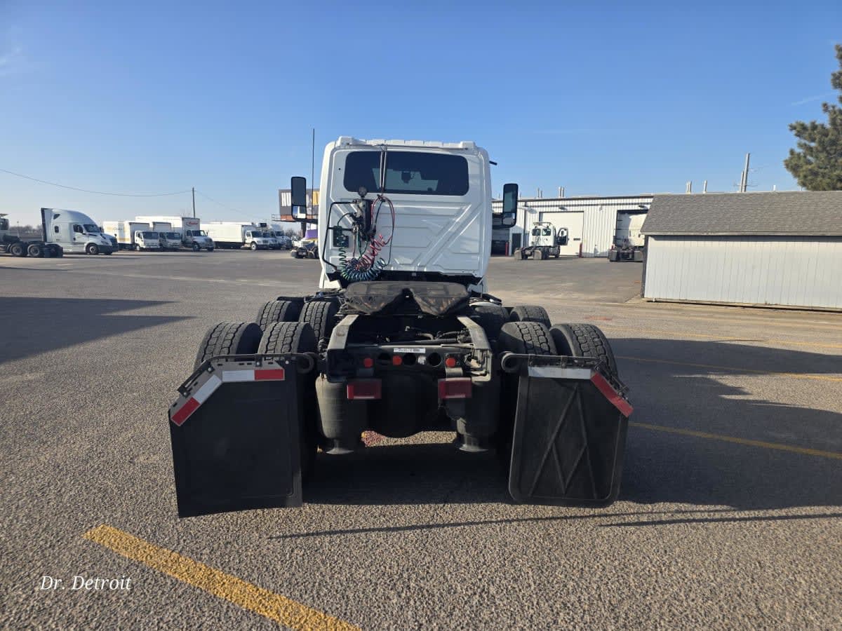 2020 Navistar International LT625 DAYCAB T/A 254674