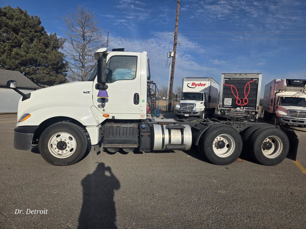 2020 Navistar International LT625 DAYCAB T/A 254674