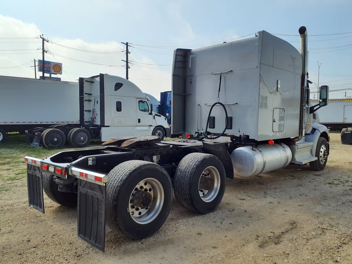 2021 Peterbilt 579 in Converse, TX — photo 4