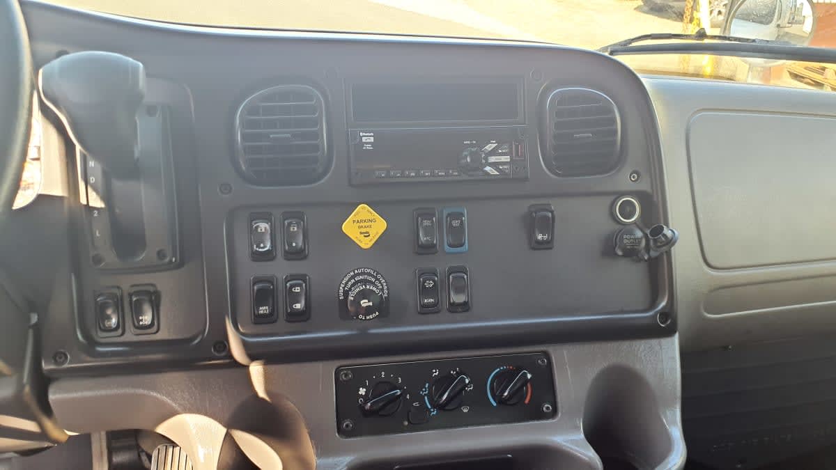 2021 Freightliner/Mercedes M2 106 259939