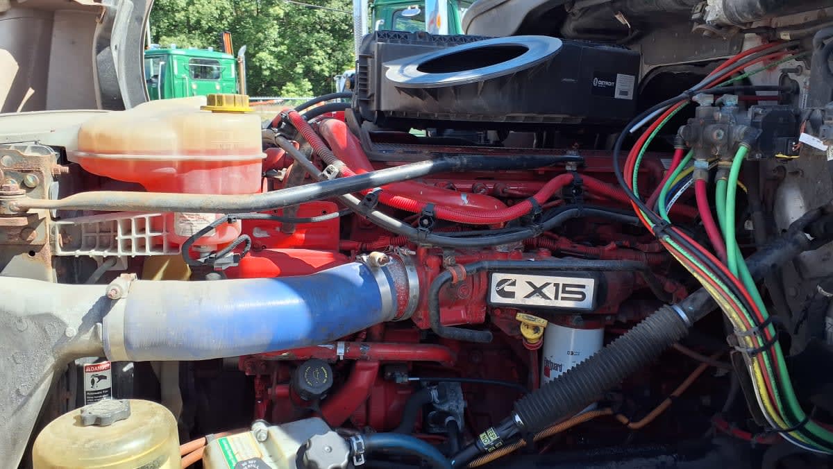 2021 Freightliner Cascadia in Warwick, RI — photo 8