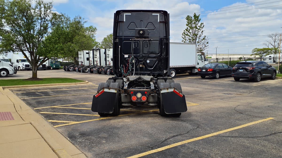 2021 Freightliner Cascadia in Bolingbrook, IL — photo 5