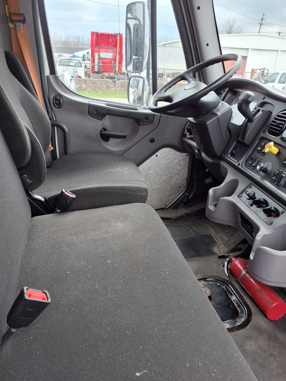 2021 Freightliner/Mercedes M2 106 262532