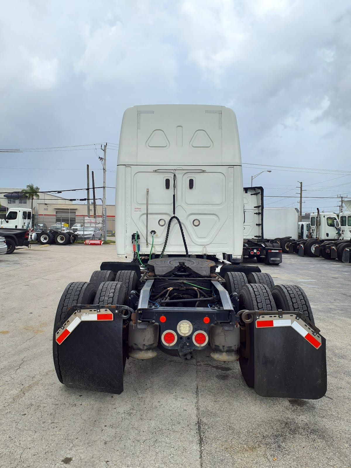 2020 Freightliner Cascadia in Miami, FL — photo 5